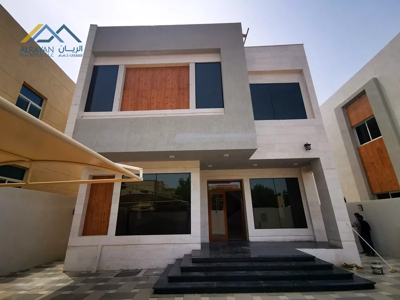 Luxurious villa with modern finishes and spacious areas, corner of two streets, freehold for all nationalities63878080816386111
