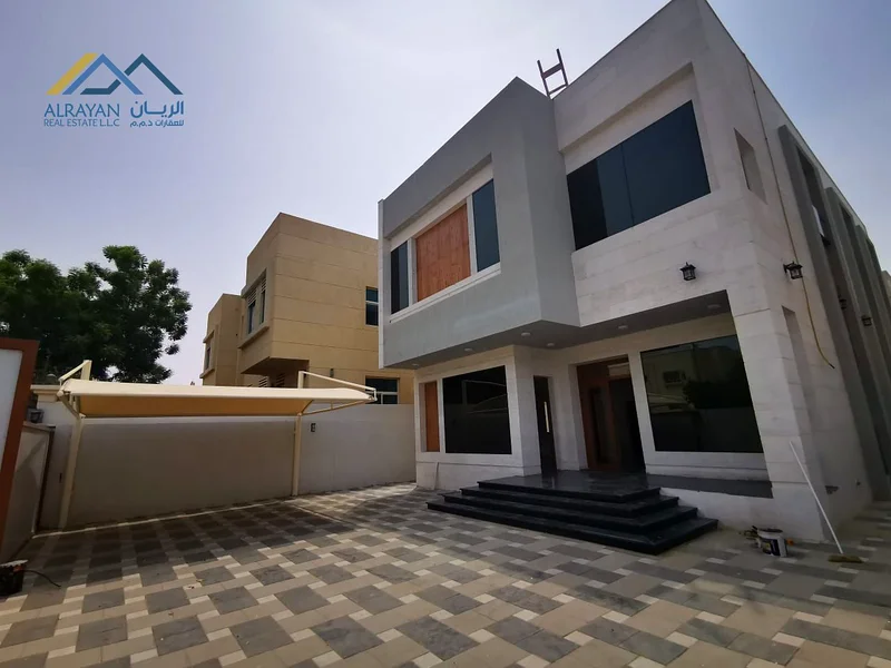 Luxurious villa with modern finishes and spacious areas, corner of two streets, freehold for all nationalities63878080816386112
