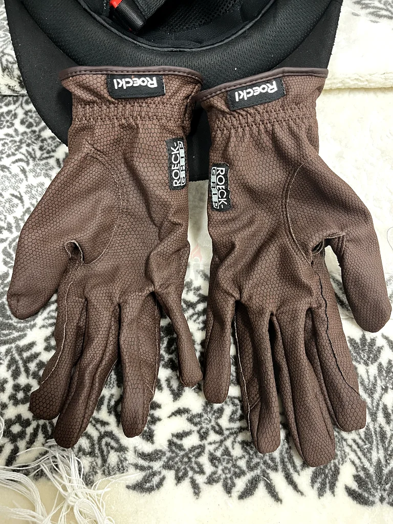 Protective Gear Set: Helmet, Gloves  Backpack63246744455811114