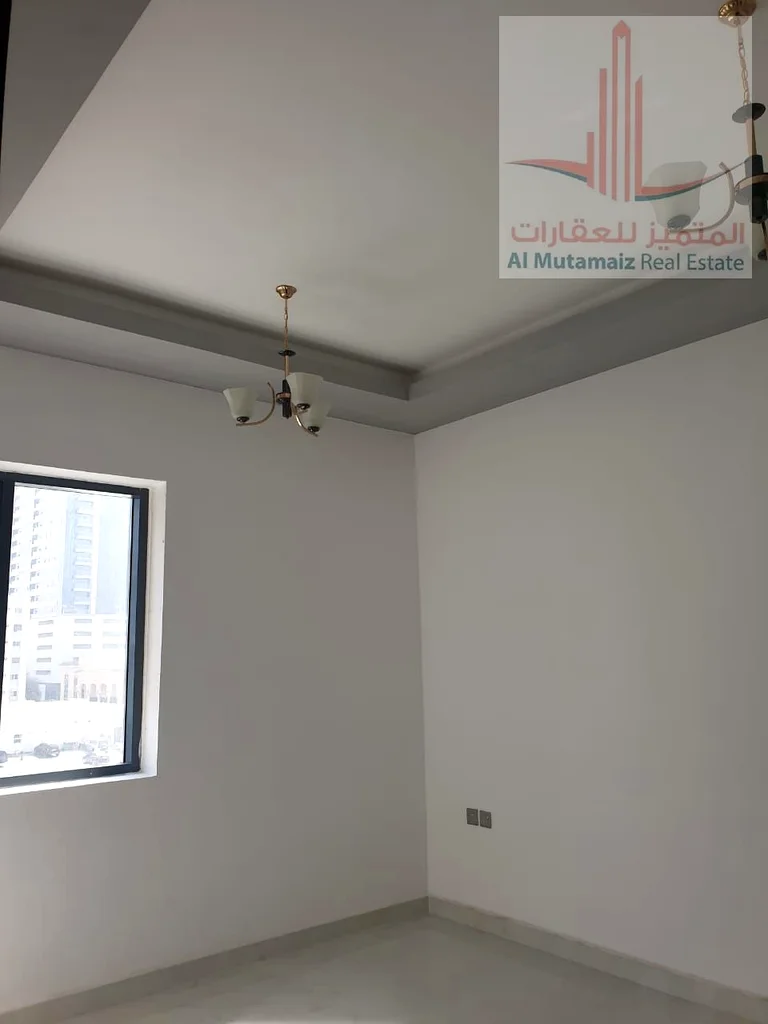 مبنى جديد للبيع، بدخل مرتفع، مساحته 6000 قدم مربع، سكني وتجاري، في موقع ممتاز للسكن63194581839745114