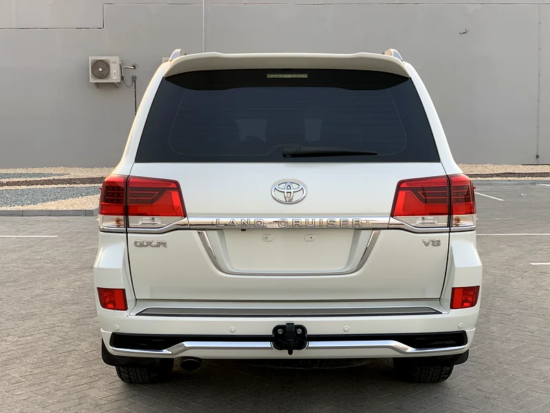 For sale type: Toyota GXR V8  
Gulf: Gulf  
Model: 2017  
Warranty: Yes, under warranty  
Car mileage: 148,00063140687718657114