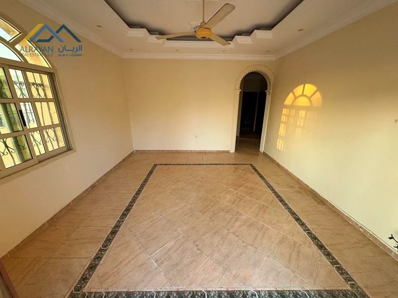 فيلا واسعة * مُجددة بالكامل * موقع ممتاز * سعر معقول63722901650562113