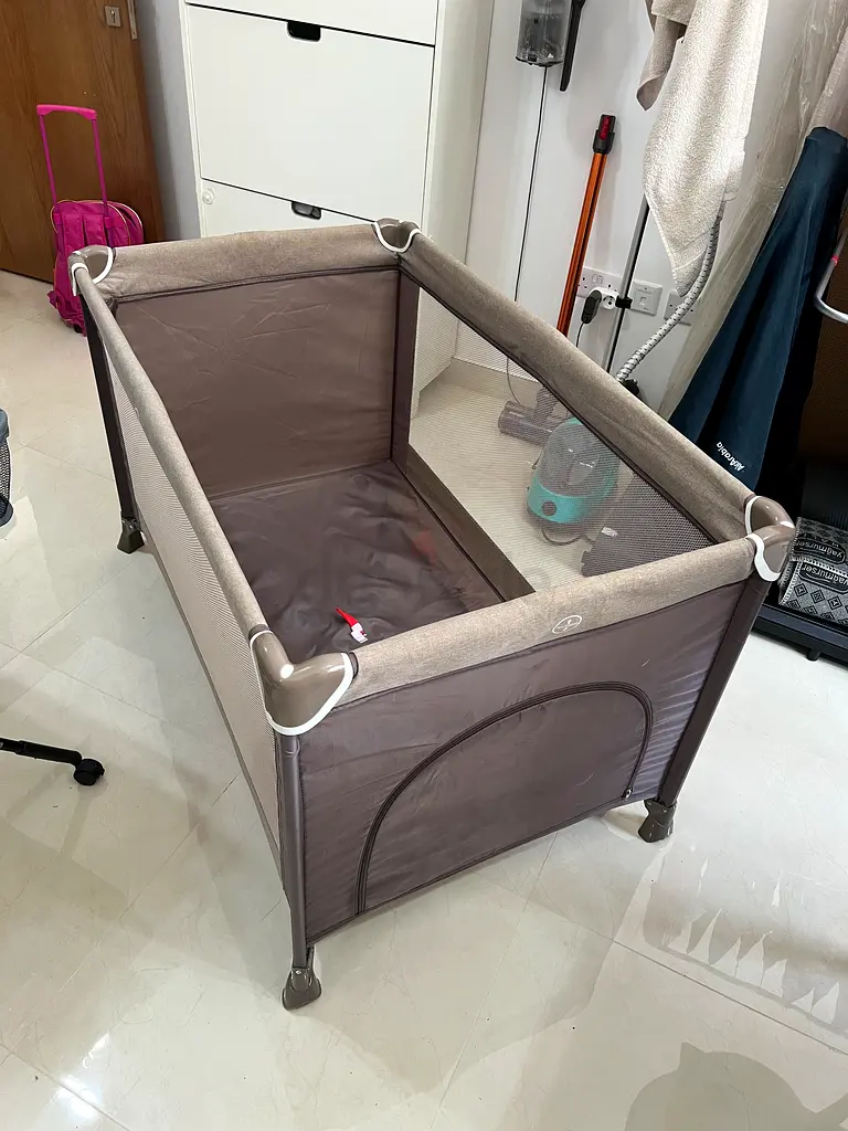 Portable baby crib/bed
