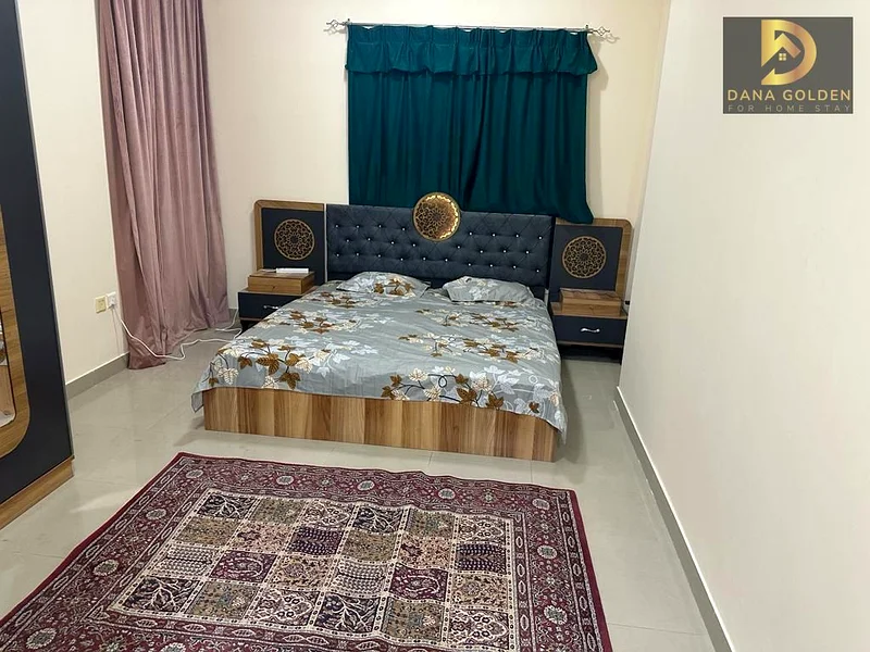 للايجار فورًا في الشارقة، منطقة التعاون: شقة مفروشة بالكامل مكونة من غرفتي نوم مع شرفة وإطلالة بحرية رائعة، وحمامين، وواي فاي مجاني63171301402626112