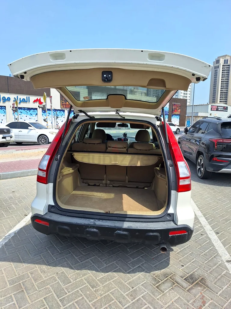 Honda CRV ,White color , Automatic for sale in Ajman AED 16,50063134993809282112