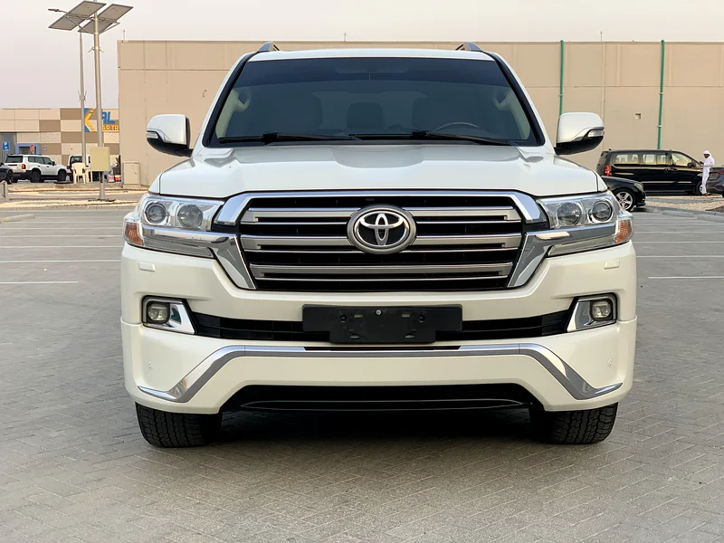 For sale type: Toyota GXR V8  
Gulf: Gulf  
Model: 2017  
Warranty: Yes, under warranty  
Car mileage: 148,00063140687718657111