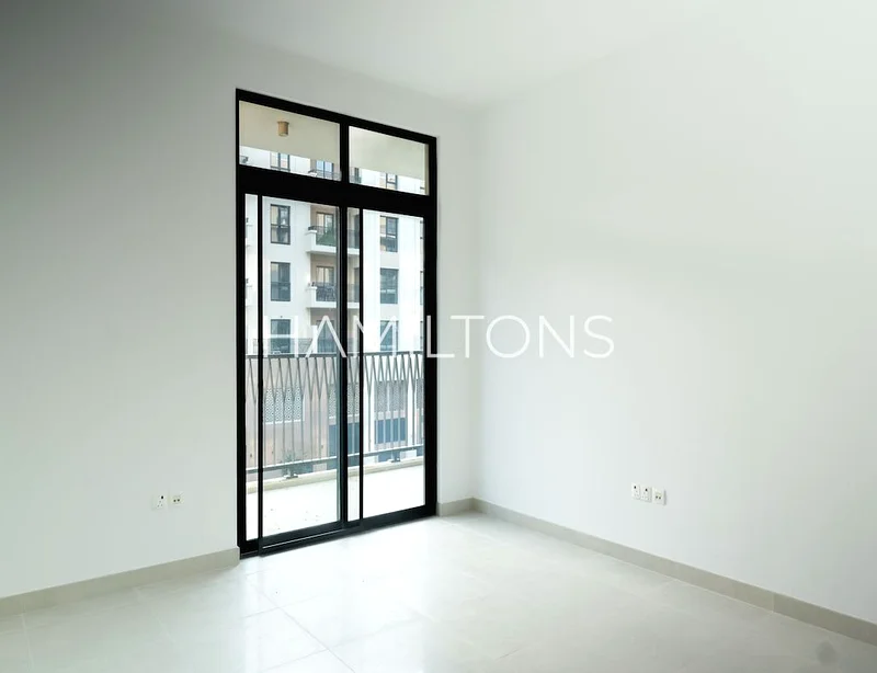 10 mins to Dubai | Vacant Apartment | Sea Views | Resale63204825991810114