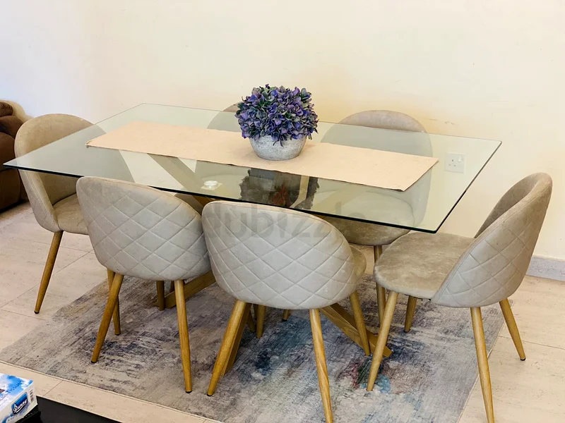 6 SEATER GLASS DINING TABLE AND CHAIRS63179388674307111