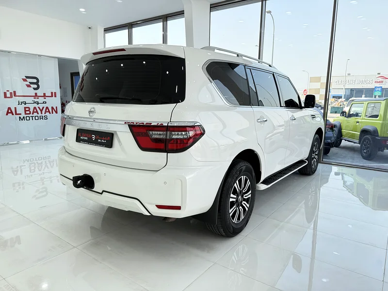 Nissan Patrol XE V6 six-cylinder white/black velvet, no sunroof, Gulf version, Al Masoud63156990623363112