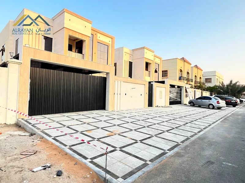 Central air conditioning included * Ground and first floor * Freehold for all nationalities * Ultra deluxe finishing * Large spaces63879425082626112