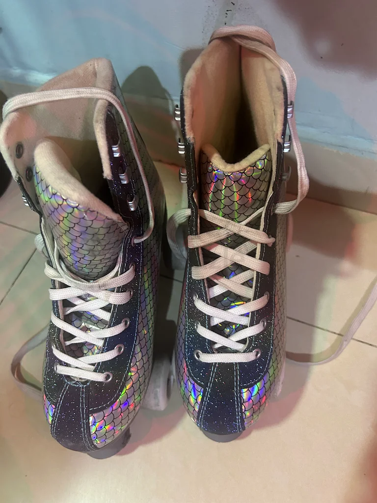 Roller skating63249773174403111