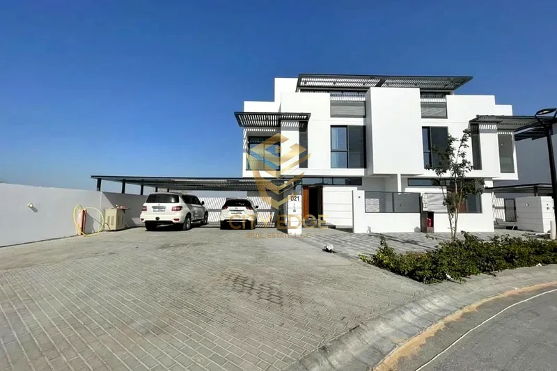 4BR-TH-CORNER-ACCESS TO BEACH -FREE HOLD63204820927618111