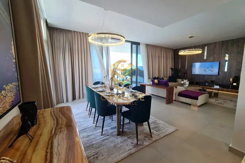 4BR-TH-CORNER-ACCESS TO BEACH -FREE HOLD63204820927618114