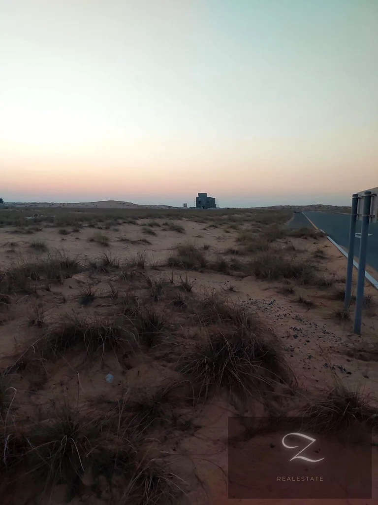 للبيع قطعتا أرض في إمارة الشارقة،  
منطقة روضة القورت / حي الروضة  
موقع مميز جدًا قرب المسجد63196102938370111