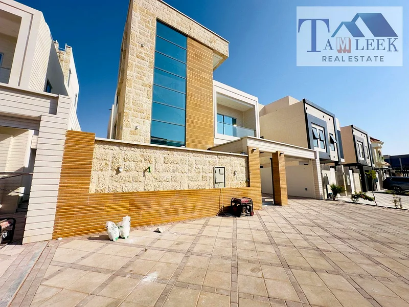 For sale, a luxurious villa with distinctive finishing and a large building area in a prime location in the Emirate of Ajman. The villa consists of 663912682307970112
