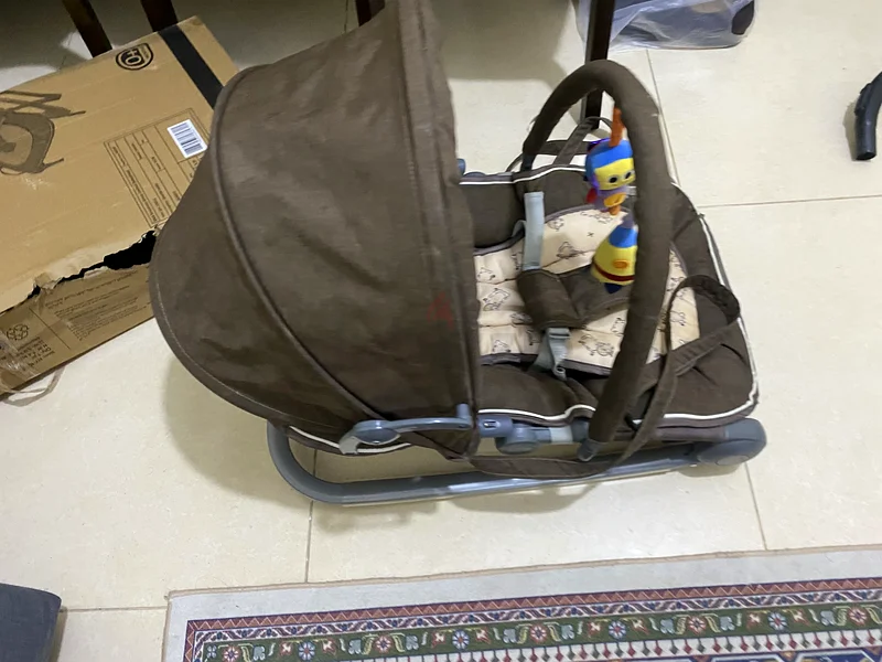 Comfortable Baby Rocker with Toy Bar63204265811073112