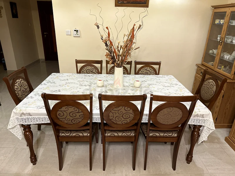 طقم طعام أنيق من الخشب الصلب بتصميم رائع - 8 كراسي632173314035211119