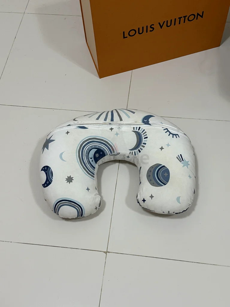 Baby Nursing Pillow – Excellent Condition, Cute Design63204282308611111
