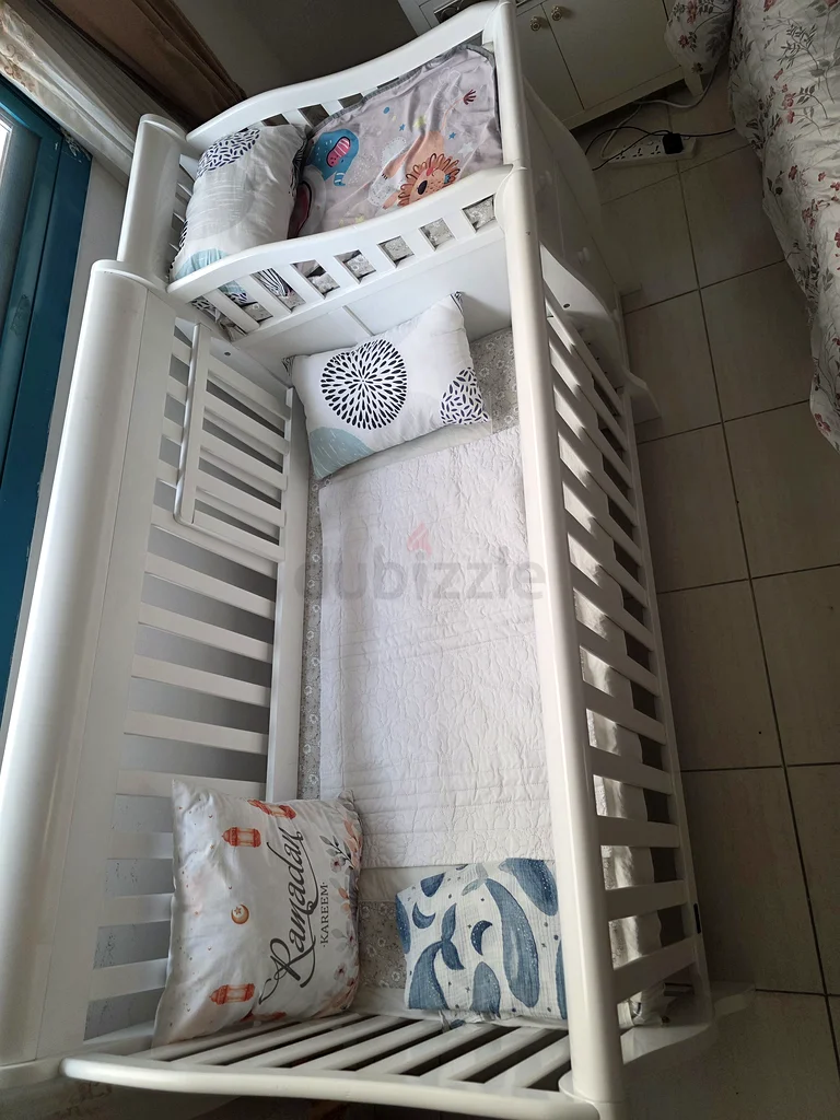 سرير أطفال أنيق 2 في 1 مع مساحة تخزين! مثالي لطفلك!63176191496833111