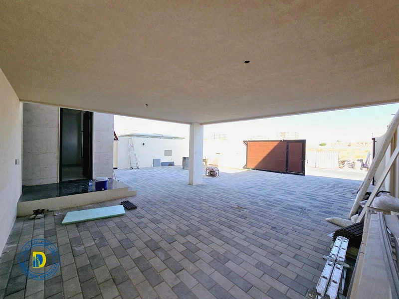 Modern villa, prime location, for sale in Rawda 1 area. The price includes water and electricity. Freehold for all nationalities.63874581582339112