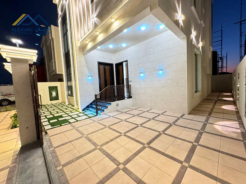 بسعر مخفض، تشطيب فاخر جدًا، واجهة حجرية بالكامل، مباشرة من المالك، تصميم رائع. تكييف مركزي.63893684752257113