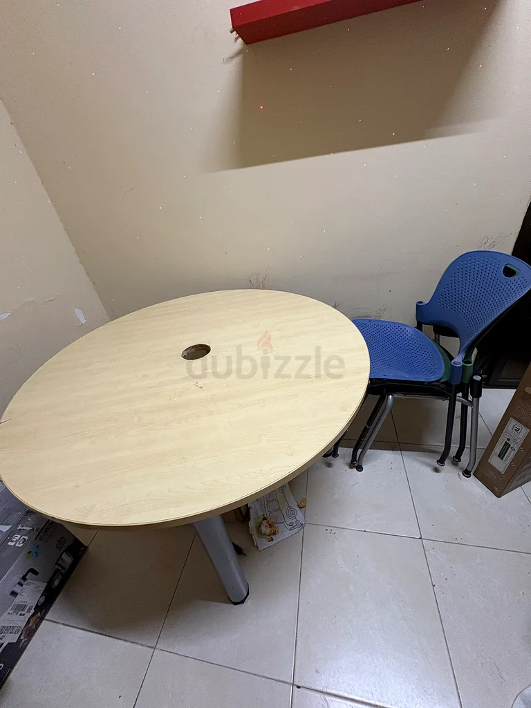 Round dining table with chairs63179388668162111