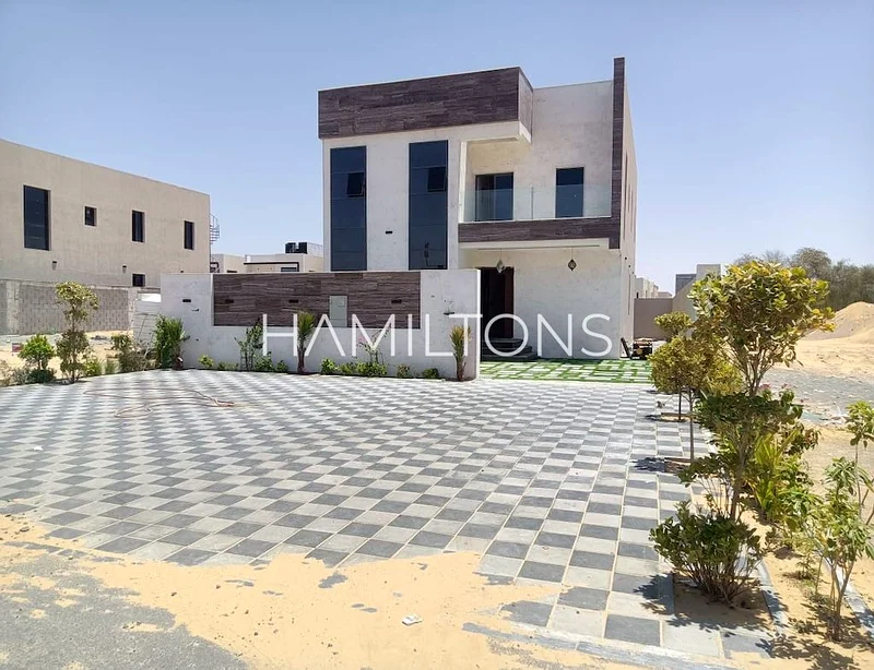 High-Quality Finish | Contemporary Living63205333962883112