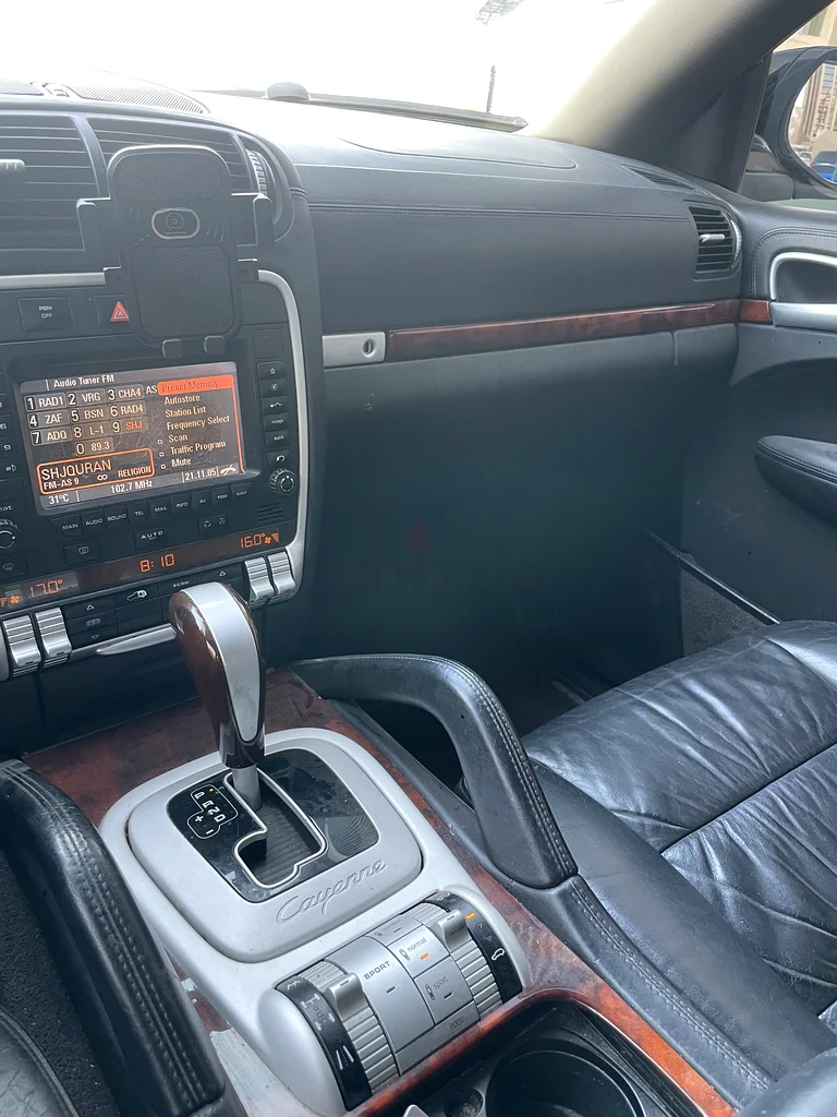 بورشه كايين S V8 - قوية - بالكامل باللون الأسود63136482427651112