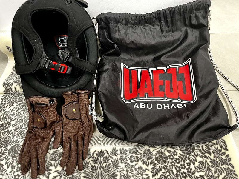 Protective Gear Set: Helmet, Gloves  Backpack63246744455811111