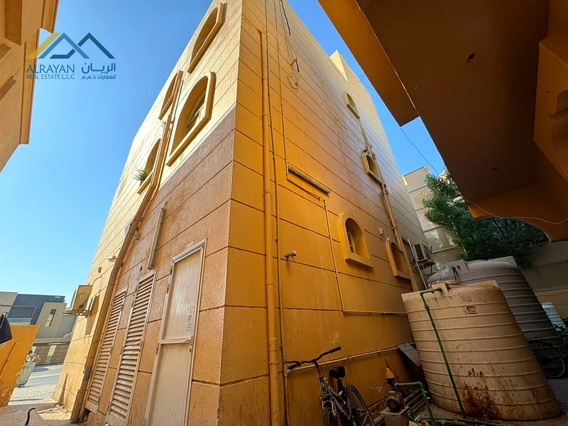 فرصة استثمارية مميزة * مبنى للبيع بسعر تنافسي * في موقع ممتاز جدًا بالقرب من شارع الشيخ عمار *63194578766978113
