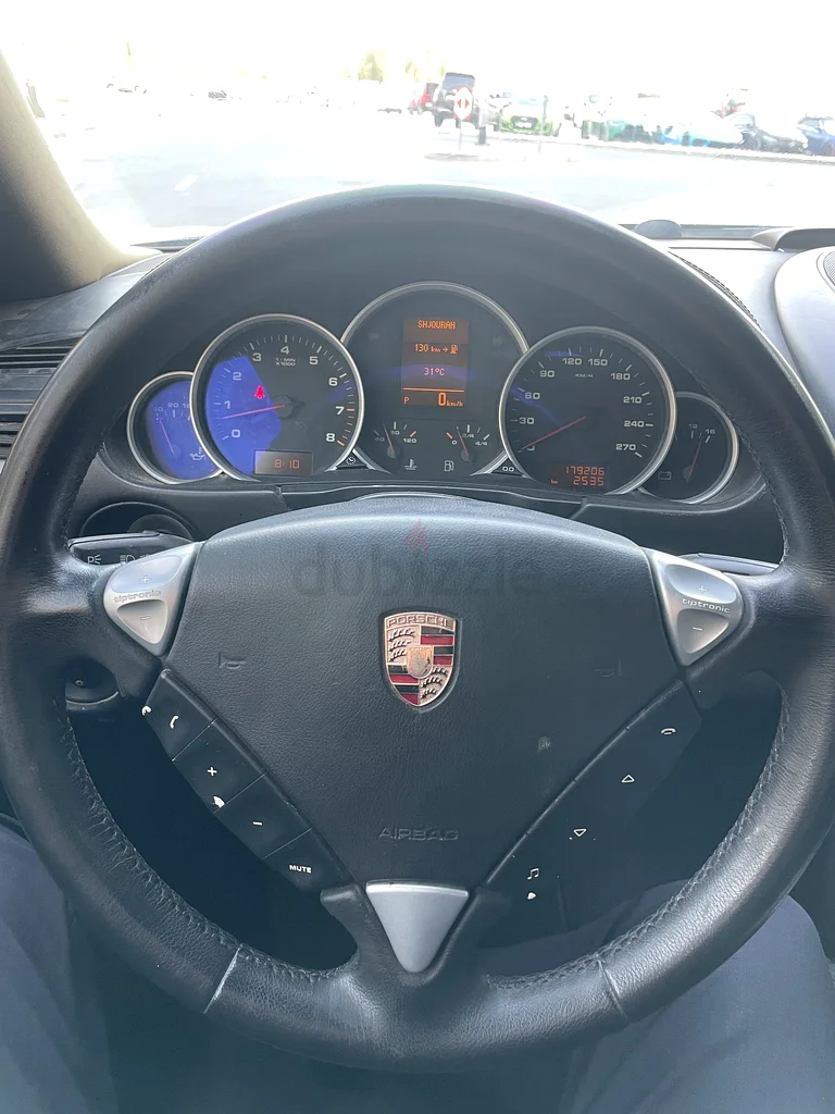 بورشه كايين S V8 - قوية - بالكامل باللون الأسود63136482427651113