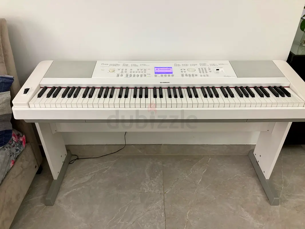 Yamaha Digital Portable Grand DGX 660