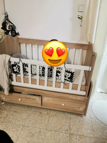 Charming Baby Crib with Drawers - Perfect for Your Little One! With rocking side
