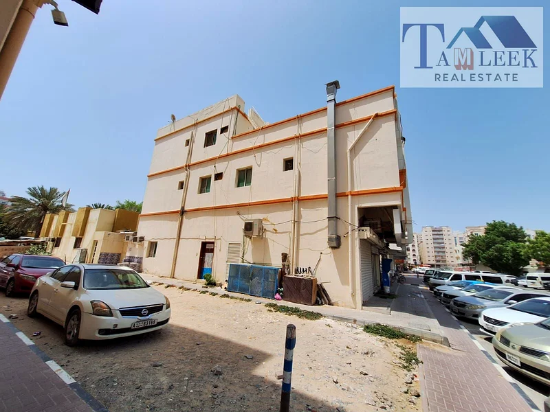 مبنى تجاري سكني للبيع مكون من طابق أرضي وطابق أول63194578705281112