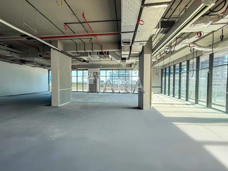 مكاتب أنيقة مع إطلالة على الطريق وموقع متميز63826174536193112