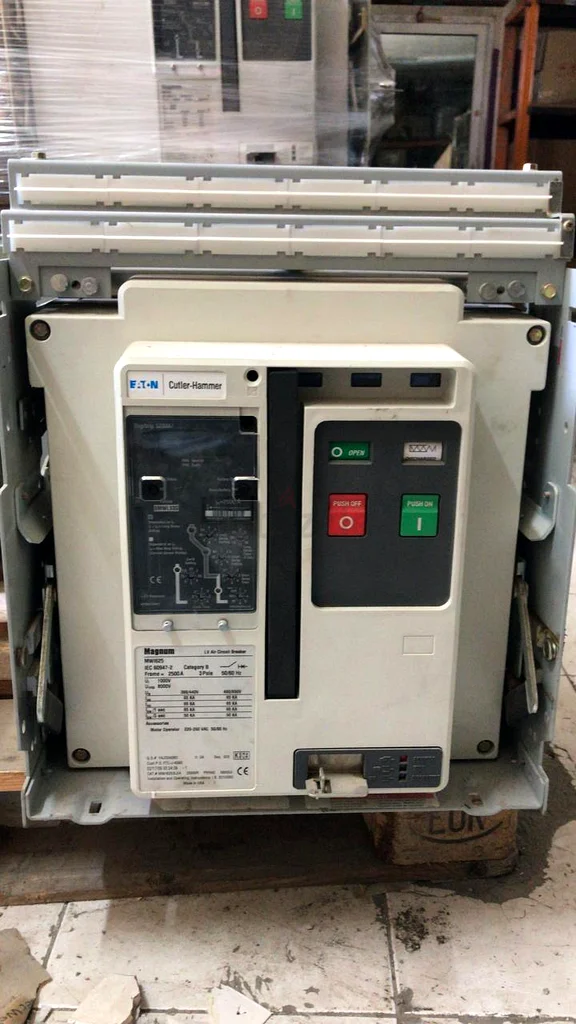 Eaton Cutler-Hammer Magnum Circuit Breaker for Sale! 2500A 3 Pole63258141122562111