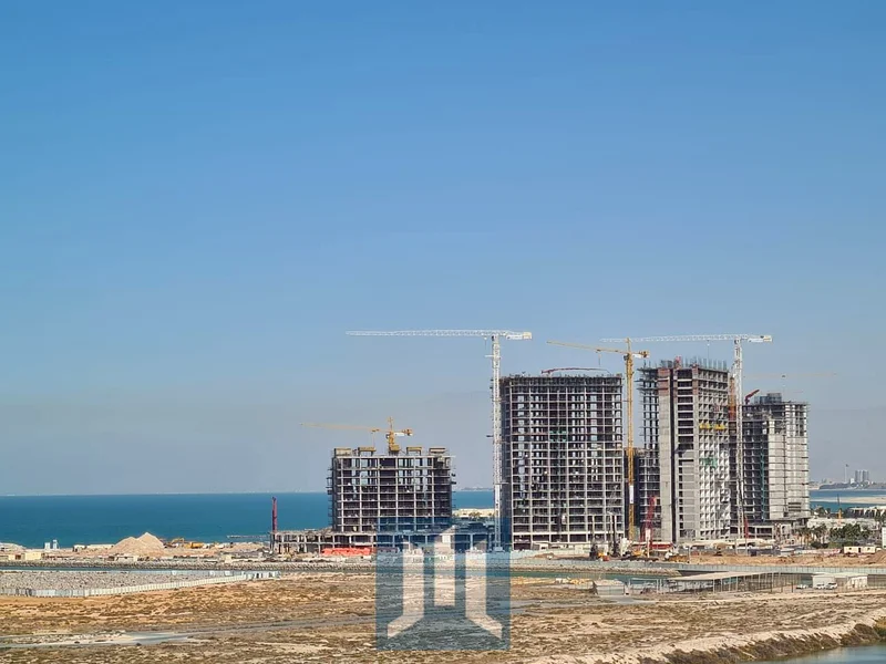 منظر جزئي للبحر، منظر للاجُزر، وحدة في الزاوية اليمنى، الطابق الثامن، على بعد دقيقتين من الشاطئ، استثمار رائع63864602741378113
