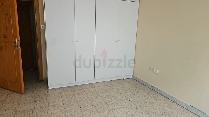 غرفة لرجل أو سيدة تنفيذية واحدة63314306930177112