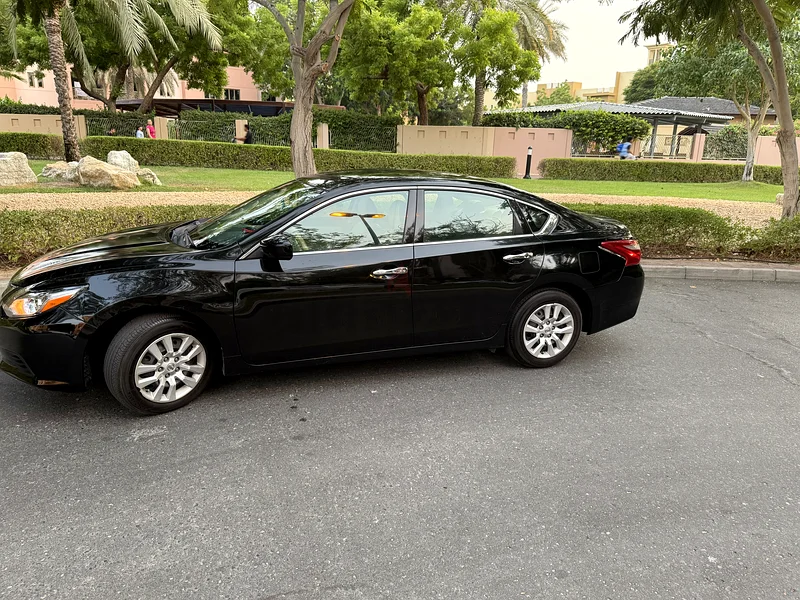 Well maintained Nissan Altima 2018 model63149120147330112