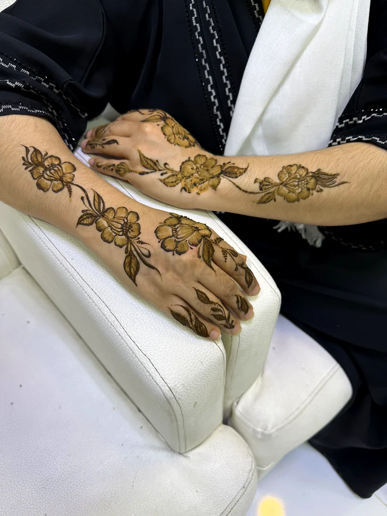 FREE HENNA in Ajman – Offer Valid Until 20th July! حناء مجانية في عجمان – العرض ساري حتى 20 يوليو!63186767242627111