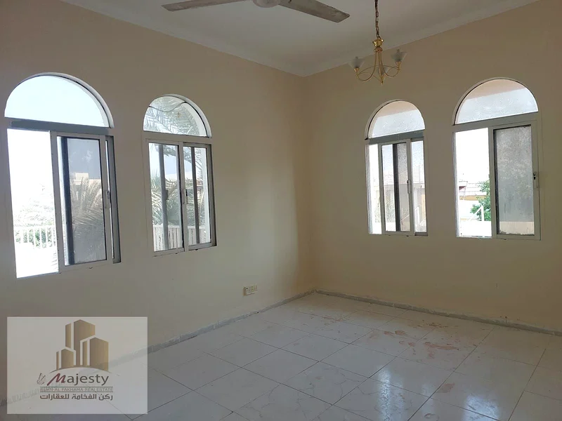 فيلا للبيع في إمارة الشارقة في منطقة الرافة بالقرب من البحر، على زاوية شارعين63192074572033110