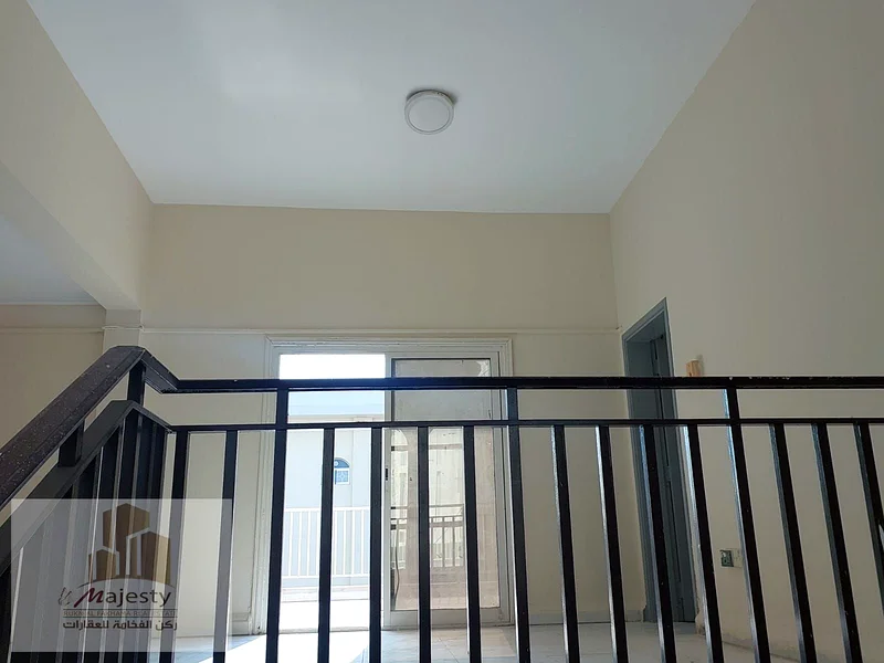 فيلا للبيع في إمارة الشارقة في منطقة الرافة بالقرب من البحر، على زاوية شارعين63192074572033112