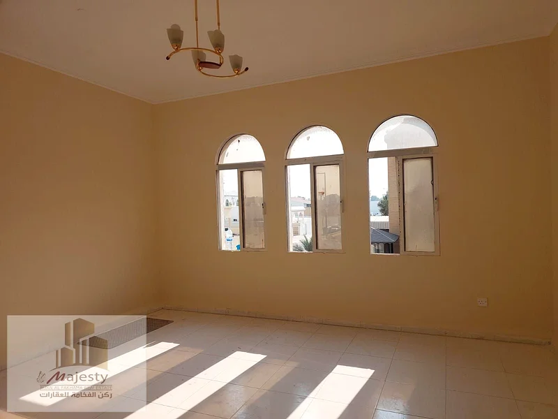 فيلا للبيع في إمارة الشارقة في منطقة الرافة بالقرب من البحر، على زاوية شارعين63192074572033114