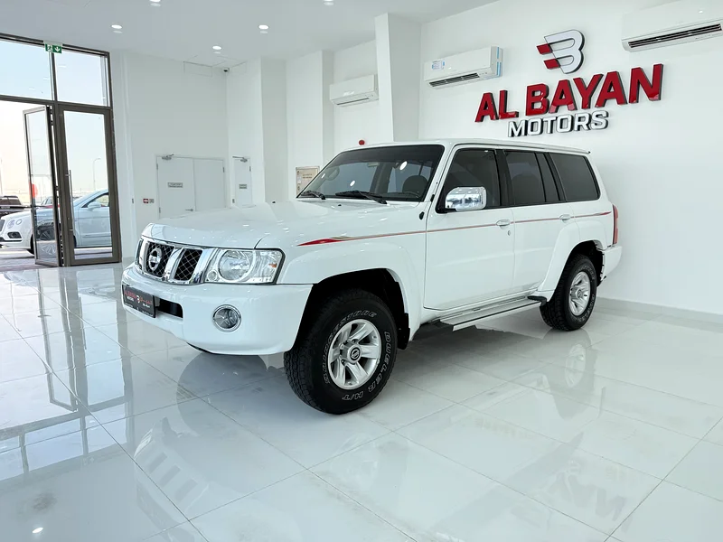 Nissan Patrol Safari automatic transmission white/gray Gulf 202163140689650049111