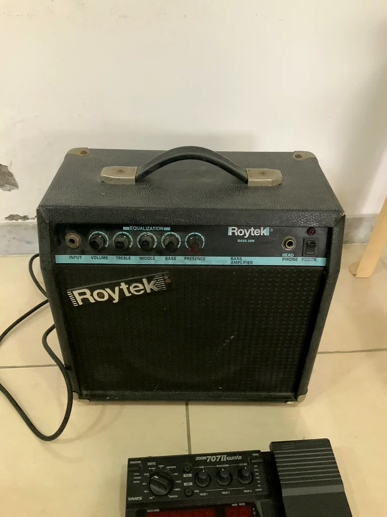 Roytek Guitar Amplifier Bass 20W63228313835779111