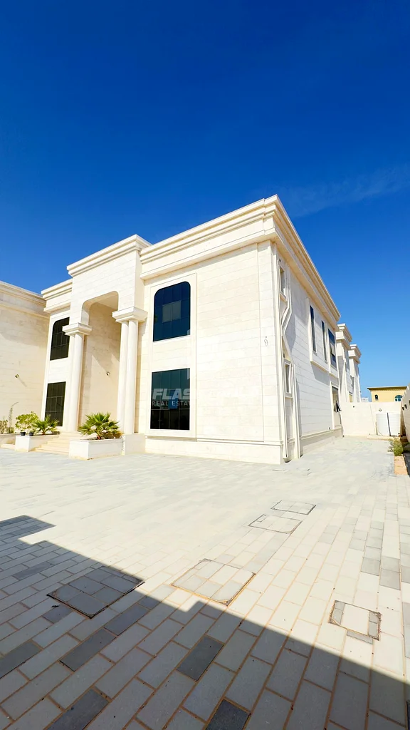 للبيع، فيلا فاخرة من طابقين63858041440771112