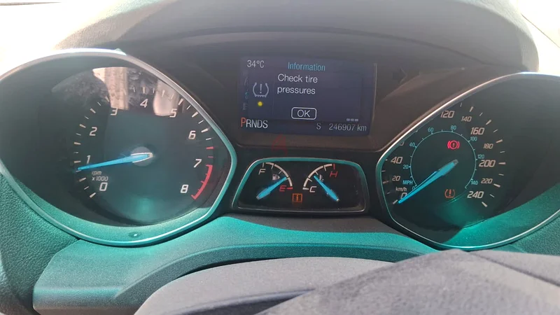 Excellent condition Ford escape 2014 model63156539585923114