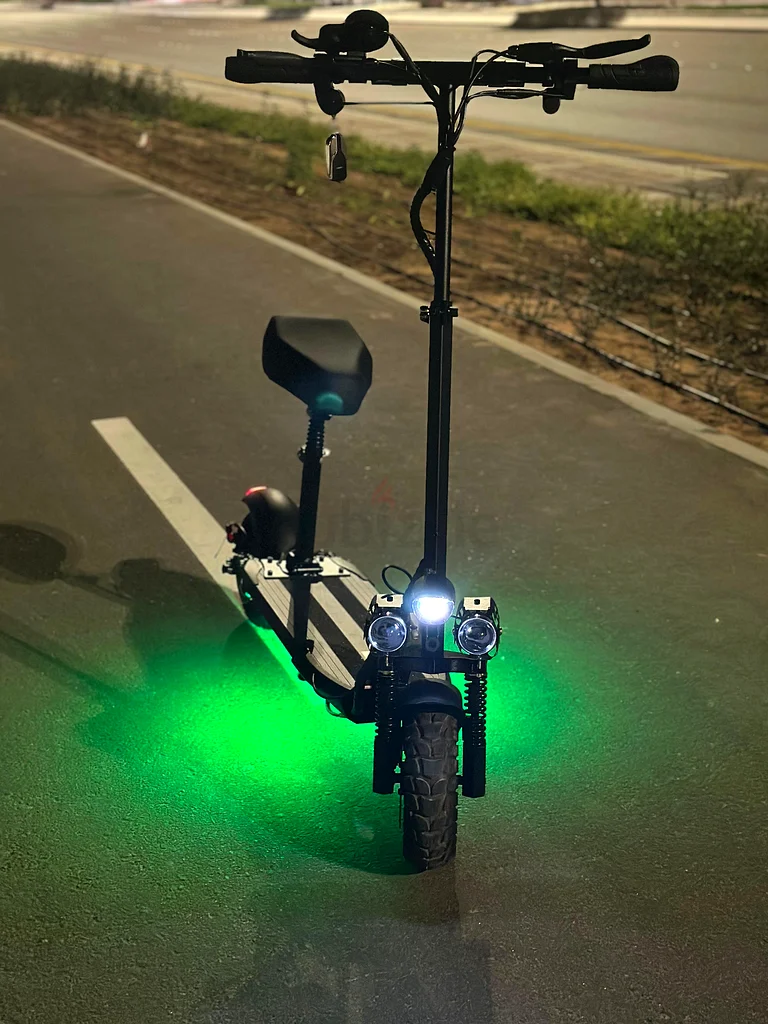 High-Performance Electric Scooter with Lights63169936961027111