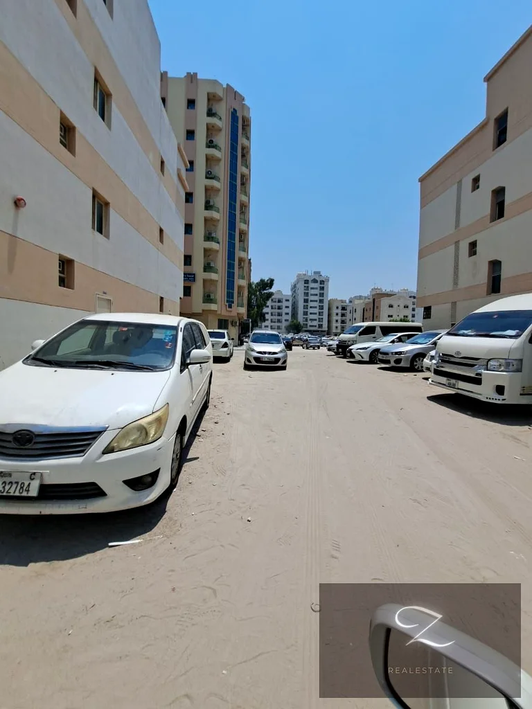 للبيع قطعة أرض في الشارقة، منطقة البطينة، منطقة شرق، موقع استراتيجي في وسط الشارقة63183235744131113