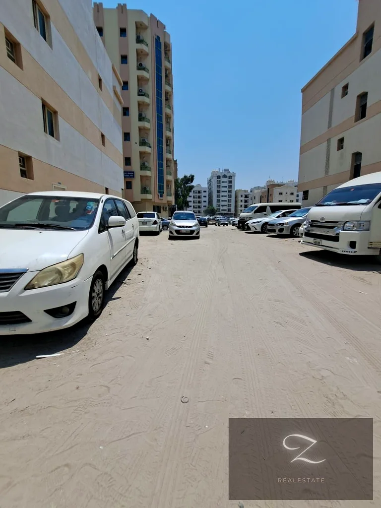 للبيع قطعة أرض في الشارقة، منطقة البطينة، منطقة شرق، موقع استراتيجي في وسط الشارقة63183235744131112